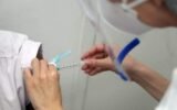 Especialistas da OMS concluem que benefícios da vacina de Oxford superam riscos