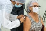 Vacinação da primeira dose para idosos faltosos continua nesta sexta-feira em Petrolina