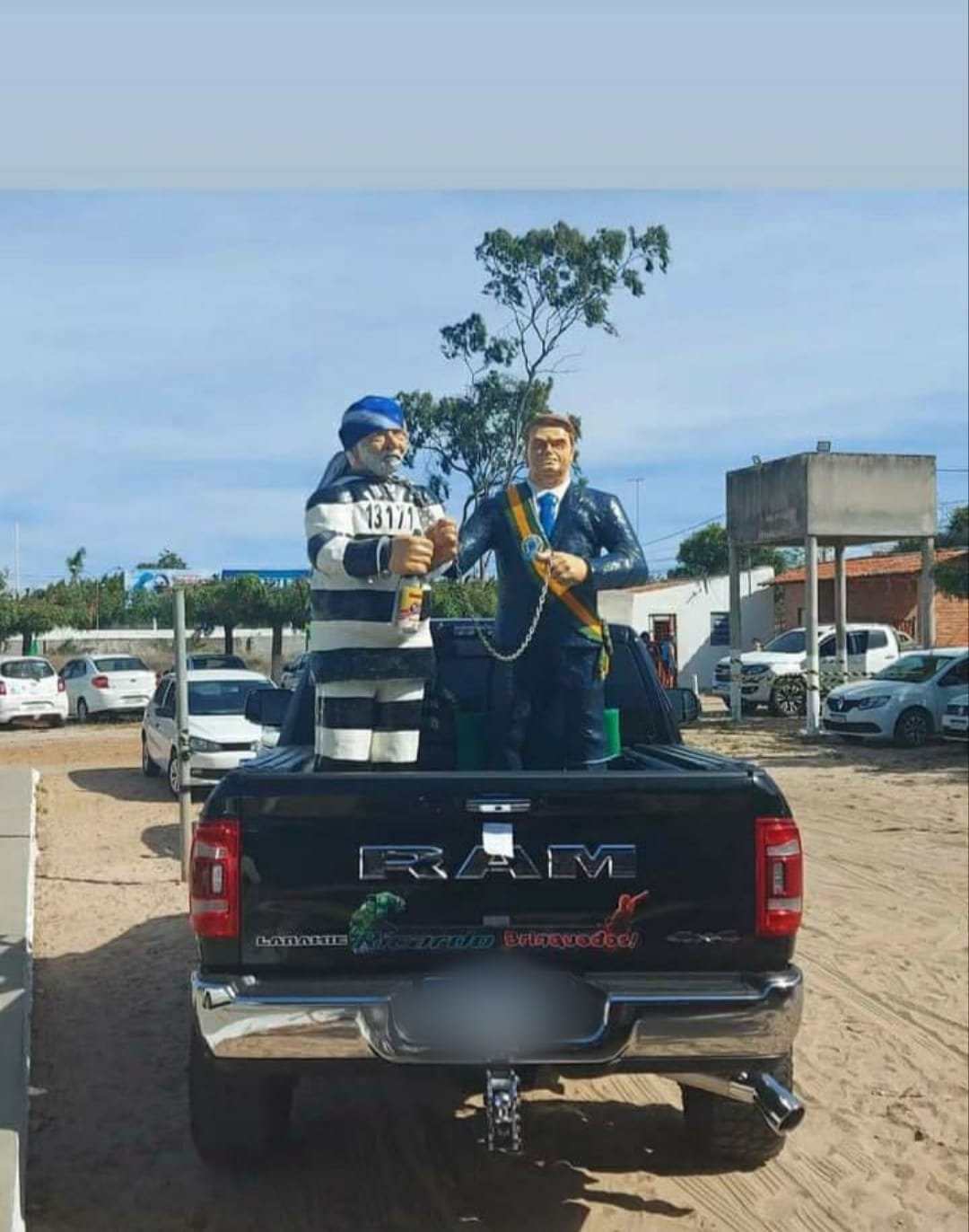 bonecos lula e bozo