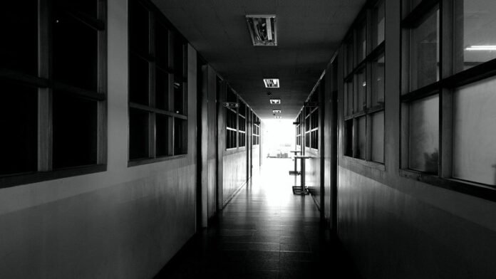 school-g6ee2a67a0_1280_widelg