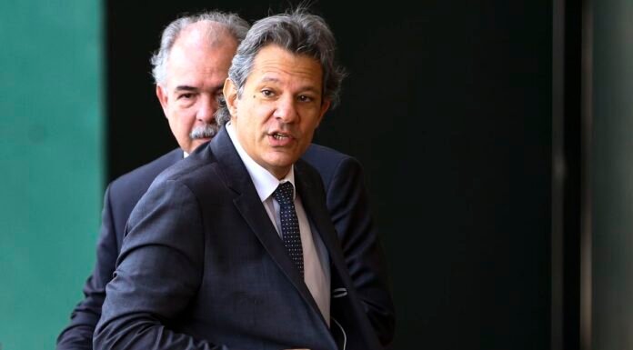 Governo dos EUA cancela reunião com Haddad para discutir tarifaço