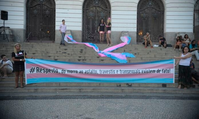 945557-lgbtrj__0501