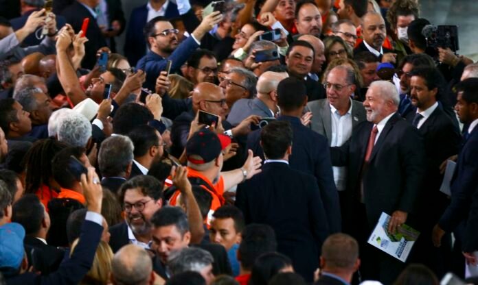 lula-centrais-sindicais1_mcamgo_abr_180120231818-12