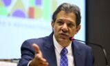 Haddad diz que Pé-de-Meia não será interrompido, apesar de bloqueio de R$ 6 bilhões pelo TCU