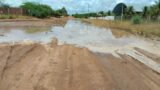 “Juazeiro está literalmente atolado”: professor Gilberto Santana cobra da Prefeitura de Juazeiro intervenção na “intransitável” estrada da Adutora; veja vídeo