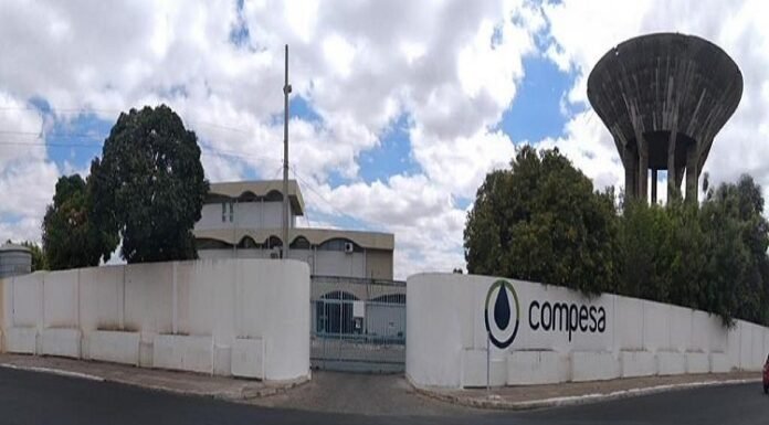 Após reclamação de morador, Compesa se manifesta sobre vazamento no bairro Vila Eduardo, em Petrolina