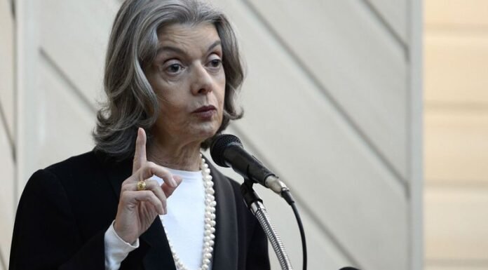 STF tem maioria para condenar Bolsonaro e demais 7 réus por plano de golpe