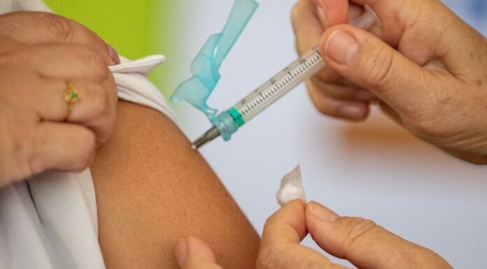 Não baixe a guarda, a vacinação contra Covid 19 continua sendo importante: “Vida normal, mas não sem riscos”
