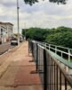 Preocupação: Prefeitura de Juazeiro coloca grades para isolar placas na orla II, circuito do carnaval: “Gambiarra é o nome”, observa moradora