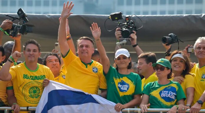 Empresas ajudaram Bolsonaro com ameaças, pernil e voto de cabresto na eleição