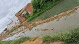 Morador do São Vicente, Juazeiro, cobra ação do SAAE: “Esgotos estourados estão acumulando água suja e fétida”