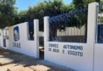 Morador do bairro Piranga, Juazeiro, reclama de esgoto obstruído e pede solução ao SAAE