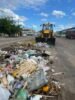 Moradora volta a denunciar descarte de lixo em calçadão no bairro Cajueiro: “Estava tudo limpo, mas o lixão começa a se formar”; Equipes estão nas ruas fazendo a limpeza urbana, informa a SESP