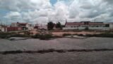 Leitor flagra moradores retirando tapumes da obra da praça do Jardim Flórida, em Juazeiro: “Desse jeito não tem prefeito bom, viu? O povo não colabora”.