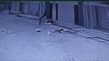 Limpeza pública é um dever de todos: Mulher é flagrada jogando lixo em rua do bairro Maria Gorete, em Juazeiro