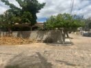 Após mutirão de limpeza no bairro Country Clube, em Juazeiro, moradora registra restos de poda na rua: “Assim fica difícil”