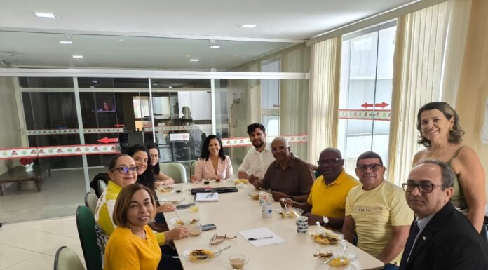 A direção da APLB Sindicato reuniu nesta sexta-feira (15) vários segmentos para discutir assuntos de interesse dos trabalhadores em educação de Juazeiro