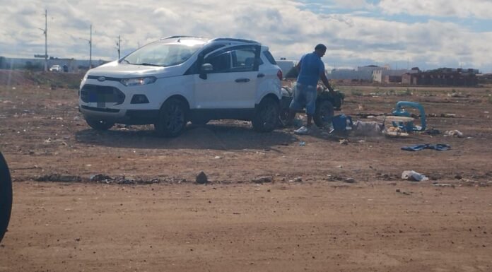 Moradora flagra homem descartando lixo em terreno no bairro Argemiro; local foi limpo recentemente pela Prefeitura
