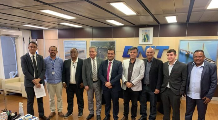Prefeito de Juazeiro discute avanços e adequações da Travessia Urbana em reunião com o DNIT, em Brasília