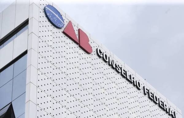 OAB critica STF e políticos, pedindo respeito à Constituição