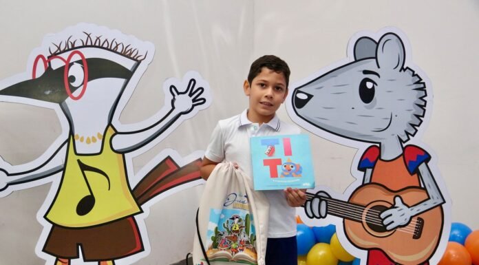 Estudantes da EMEI Maria Suely Medrado recebem kits de livros do Juá Literária