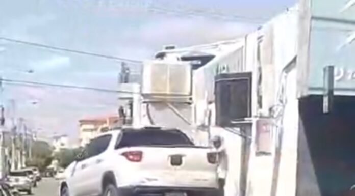 Condutores voltam a reclamar de manobras irregulares na Avenida Adolfo Viana, em Juazeiro, e cobram fiscalização mais efetiva