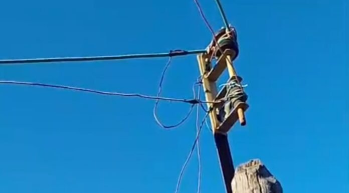 Fios soltos e falta de água: moradora de povoado do Salitre, em Juazeiro, reivindica conclusão de serviço da Coelba e reclama de falta de abastecimento