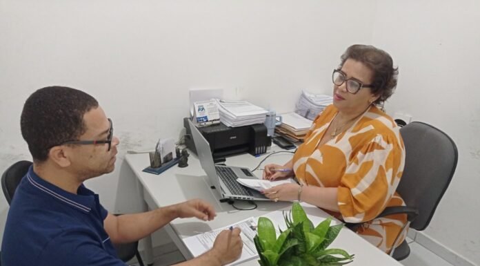Secretaria de Educação de Juazeiro recebe documentação de professores aprovados em concurso público
