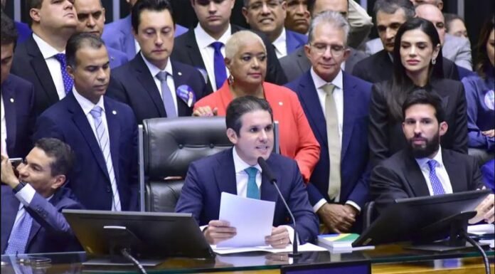 Motim: Câmara decide nesta terça-feira (12) se amplia prazo para analisar punições de deputados