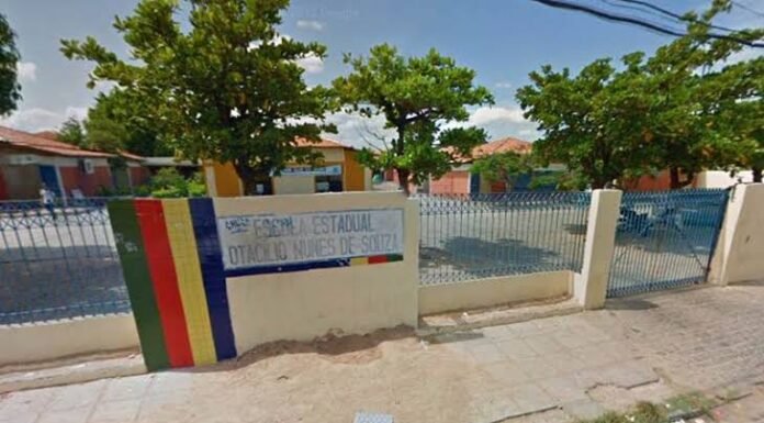 Professor é preso em flagrante por assédio sexual contra aluna em escola estadual de Petrolina