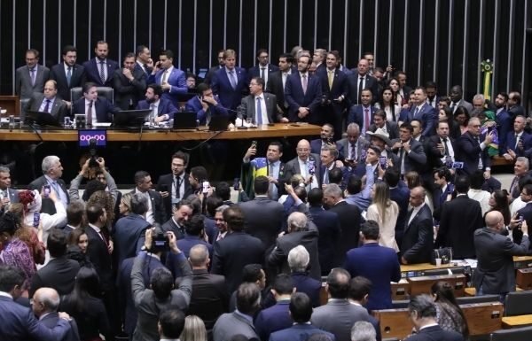 Deputados se arrependem de voto a favor da PEC da Blindagem; saiba quem são