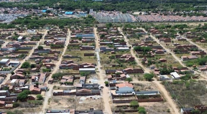 Reunião entre comunidade e prefeitura discute futuro das famílias do Sol Levante, em Juazeiro