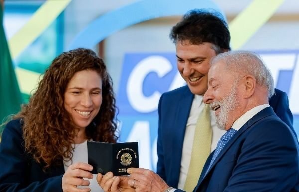 Lula sanciona ‘identidade do professor’ com descontos e benefícios