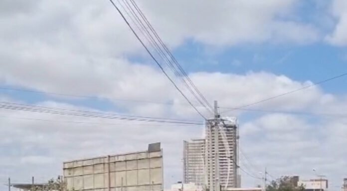 “Revoltante”: leitor flagra carroceiro descartando lixo em via pública no bairro Maria Auxiliadora, em Petrolina