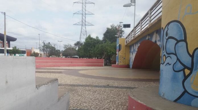 Permissionários que atuavam no arco da ponte, em Juazeiro, continuam cobrando pagamento de auxílio temporário; gestão municipal responde