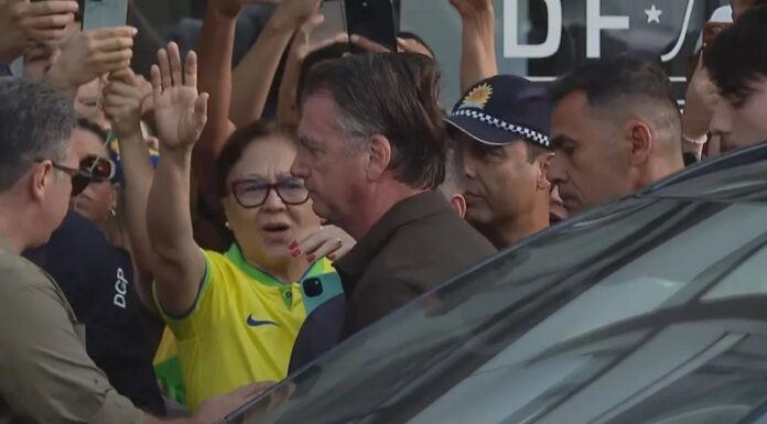Após condenação no STF, Bolsonaro vai ao hospital sob forte escolta policial